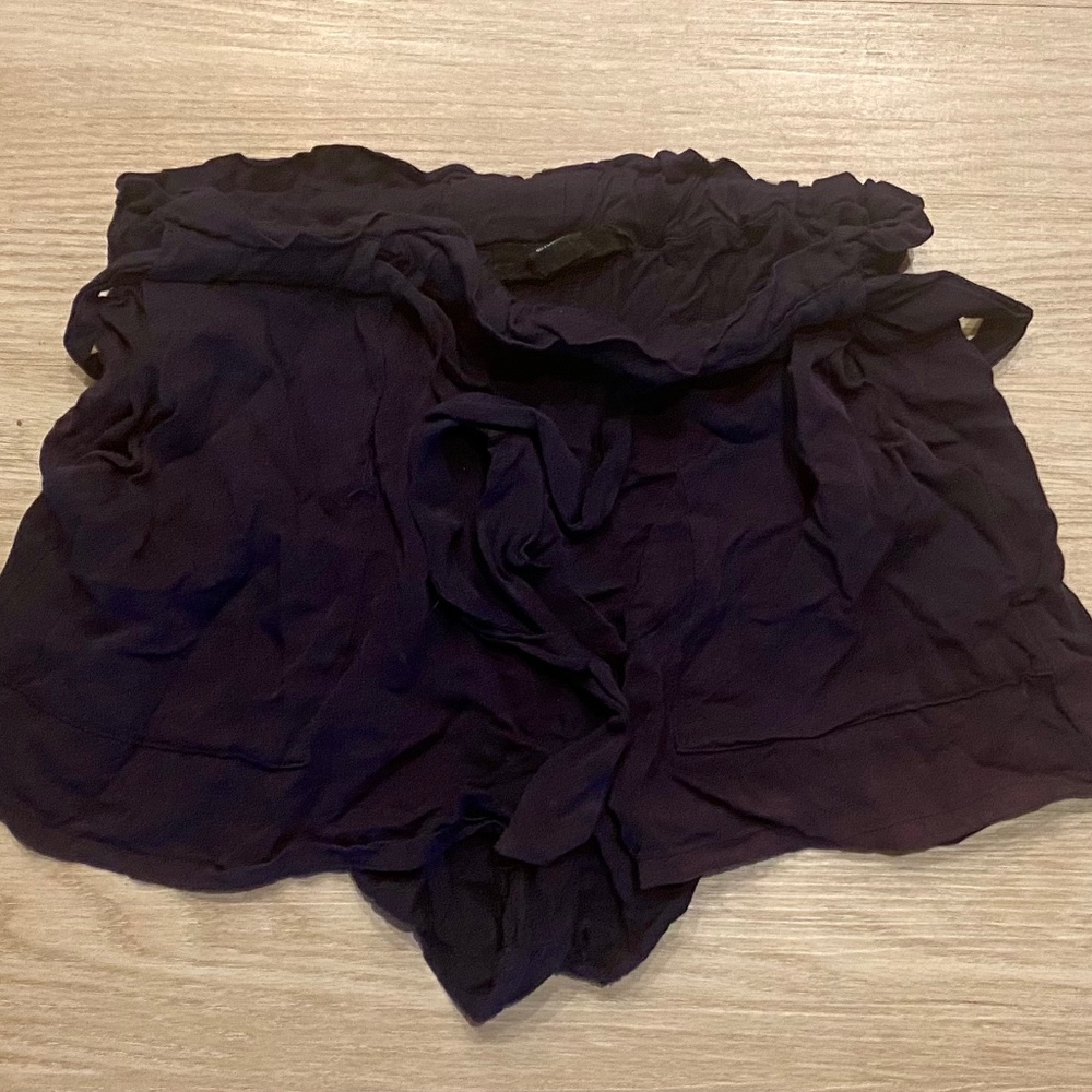 Know One Cares Navy Flowy Shorts Size M